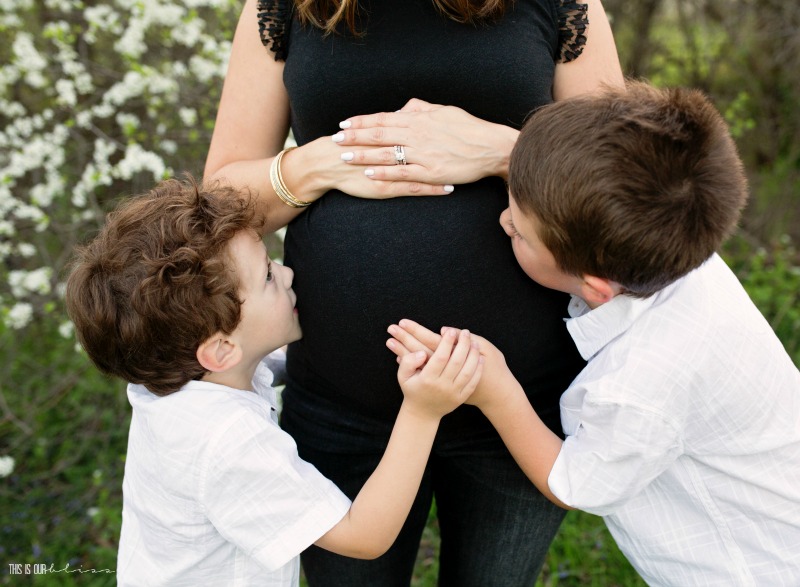 My Maternity Photoshoot with Baby #3 - Family Maternity photo ideas || This is our Bliss - 