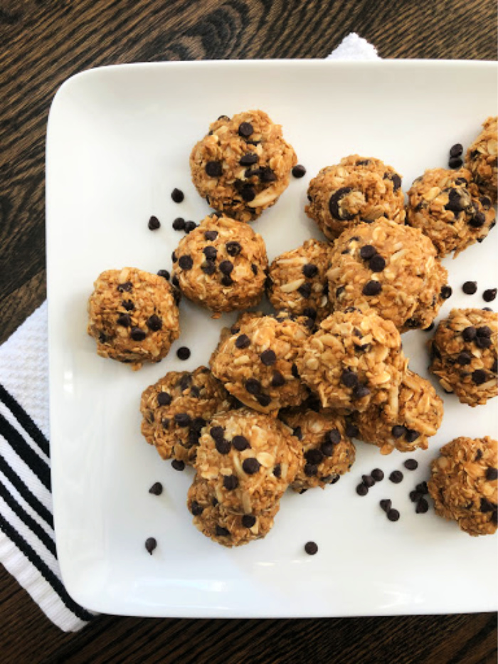 Peanut butter protein bites with oatmeal and chocolate chips
