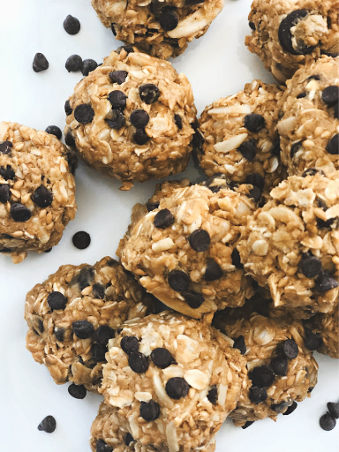 protein bites with peanut butter for healthy snack for kids