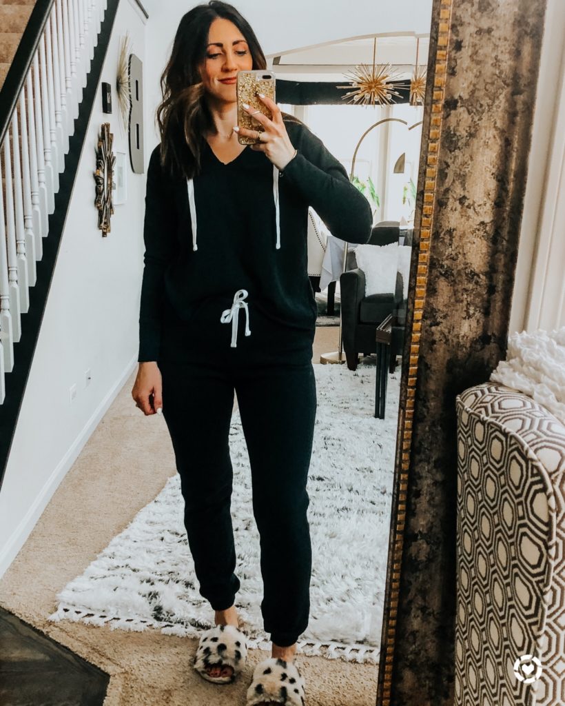 Warm-Weather Athleisure & Loungewear Outfits for Moms