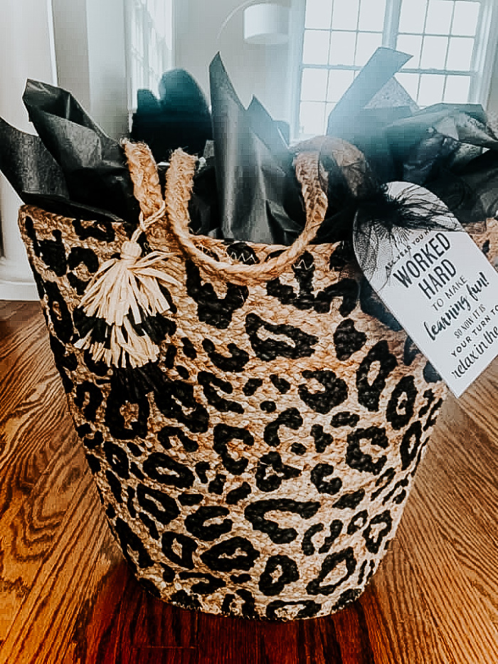 teacher gift idea with straw bag for Summer