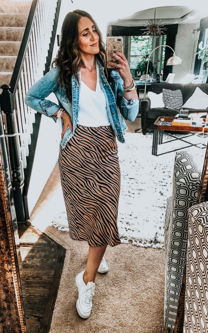 31 Ways to Shake Up Your Style This May #purewow #fashion #shopping  #shoppable #street style #spring #outfi… | Skirt and sneakers, Pink pleated  skirt, Pleated skirt