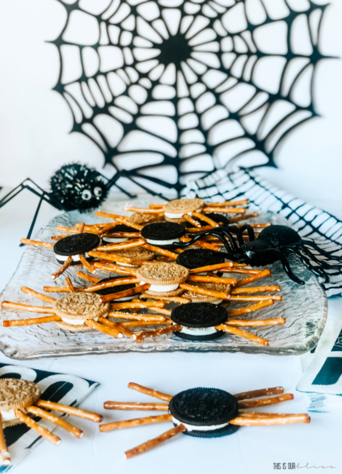 Oreo spider cookies for an easy halloween treat - This is our Bliss #oreocookiespiders