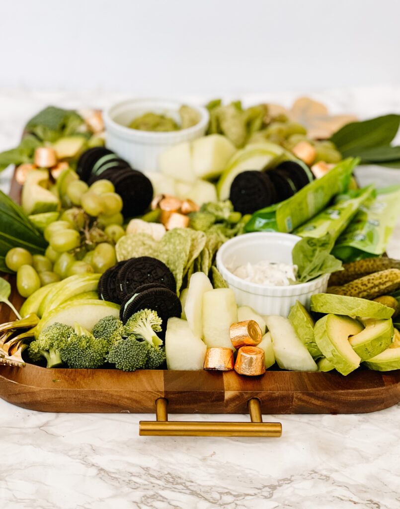 Green snack board for St. Patrick's Day - St. Patrick's Day charcuterie board - #stpatricksdaysnacks This is our Bliss