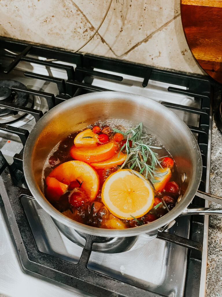 How to Make Stovetop Christmas Potpourri - This is our Bliss -Christmas DIY idea - #diychristmasgift