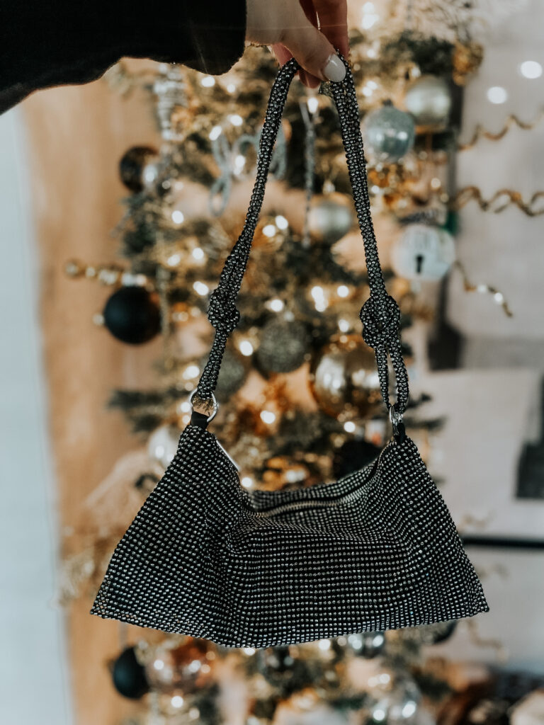 20+ Evening bags & clutches for the holiday season - holiday accessories - This is our Bliss #holidayclutch #holidayaccessories